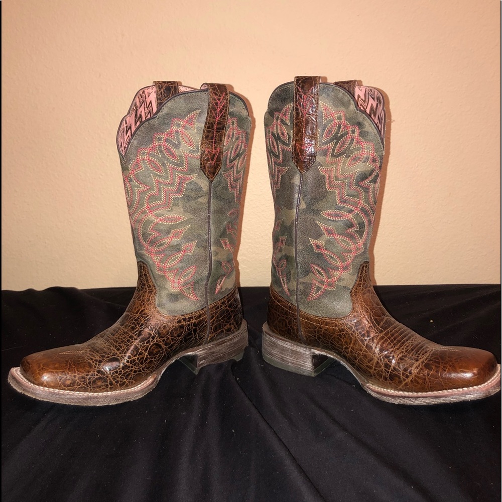 Women’s Ariat Boots - Picture 3 of 6